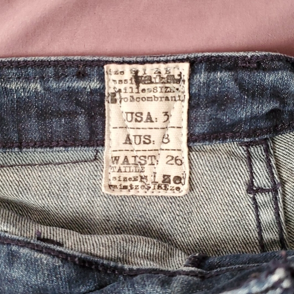 Genuine volcom denim booty shorts - Picture 3 of 4